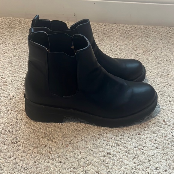 Fergie black heeled chelsea boot - Picture 1 of 5